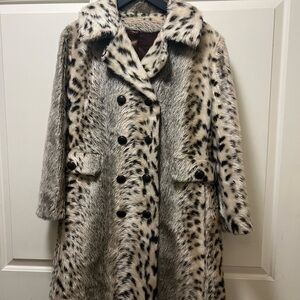 Vintage snow leopard faux fur coat 8-10 overcoat